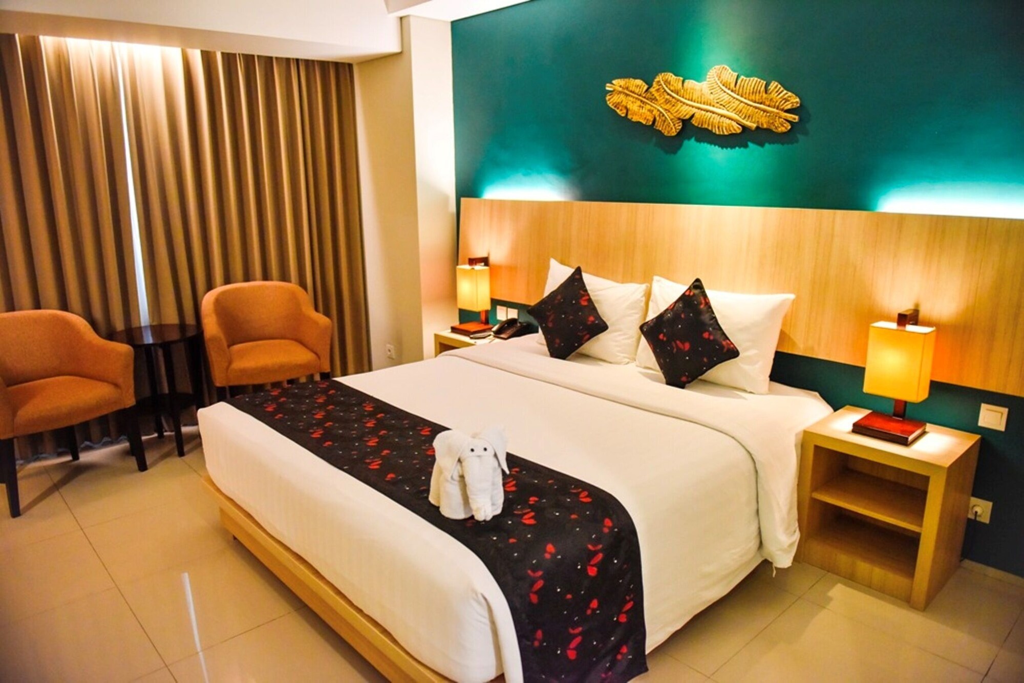 DELUXE, DOUBLE OR TWIN BED, CITY VIEW