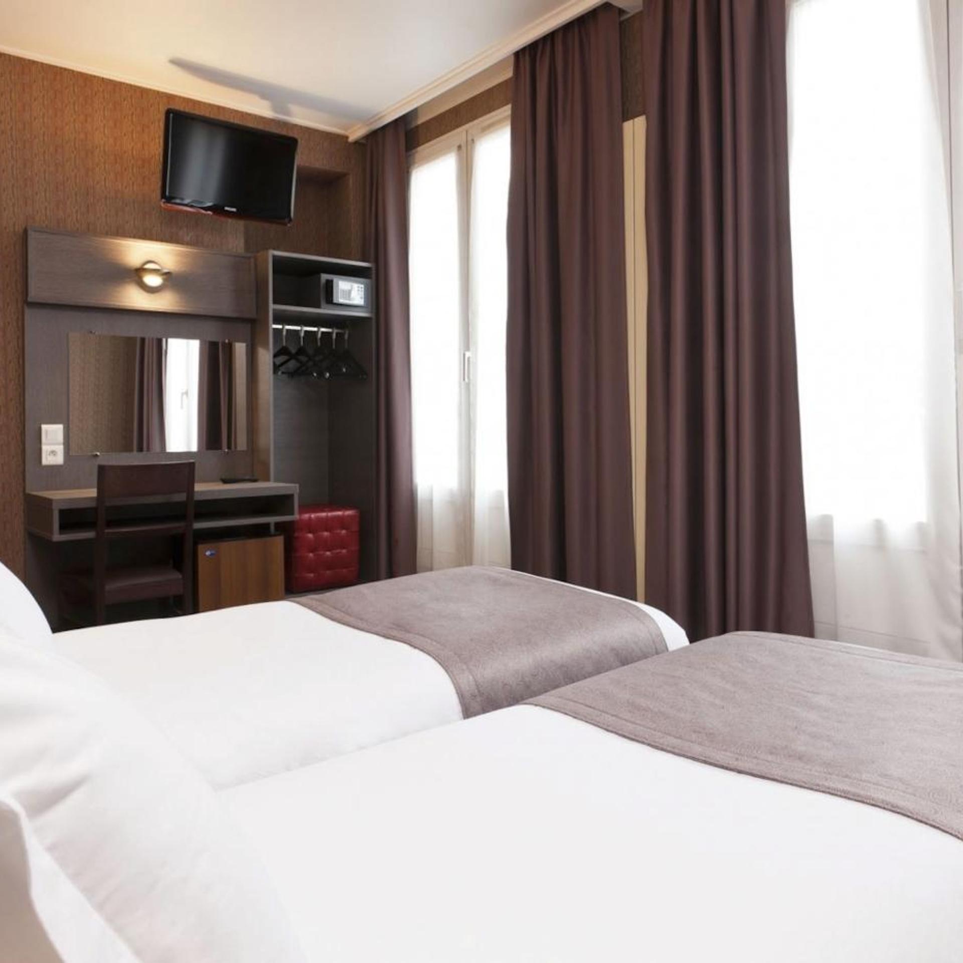 ROOM, TWIN BEDS