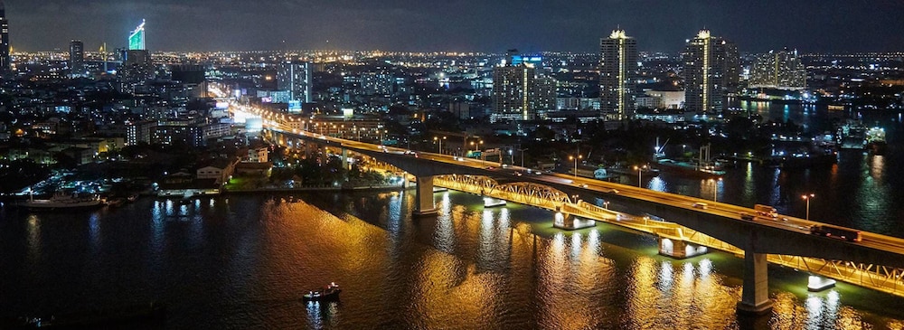 Avani Riverside Bangkok Hotel 62/72