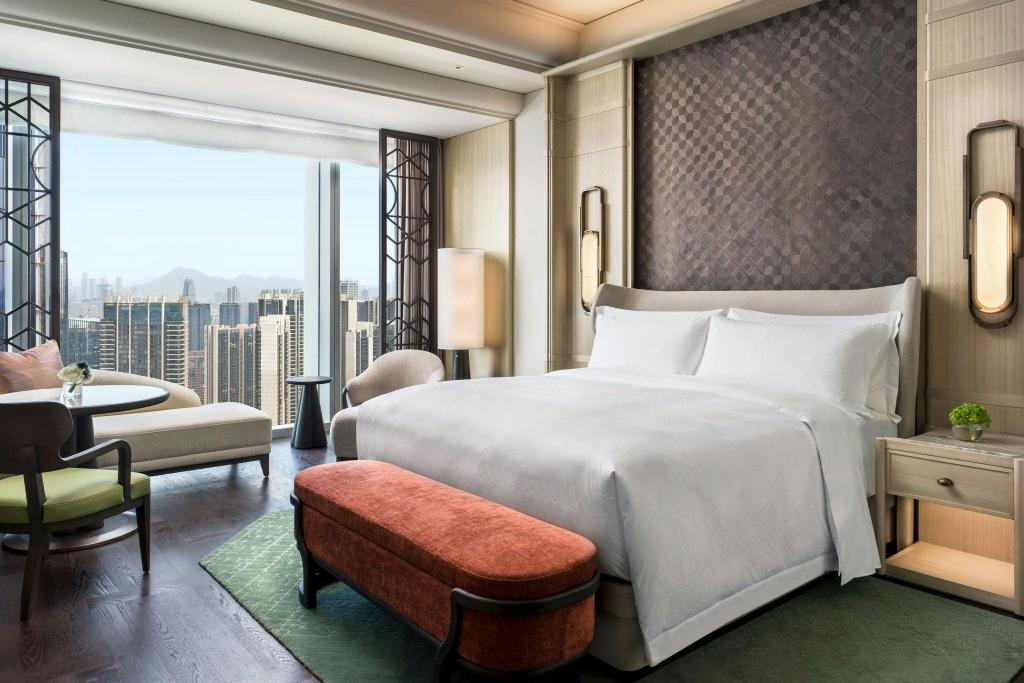 Grand, Guest Room, Deluxe, King Bed, Skyline View, City View