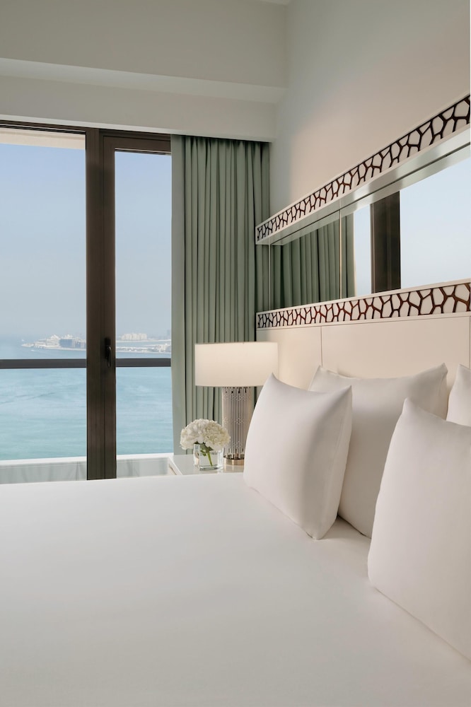CLUB, SEA VIEW, BALCONY, CORAL LOUNGE ACCESS, HIGH FLOOR