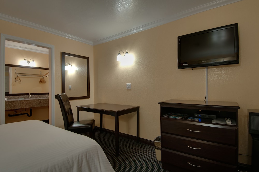 VAGABOND INN SAN PEDRO 42/49