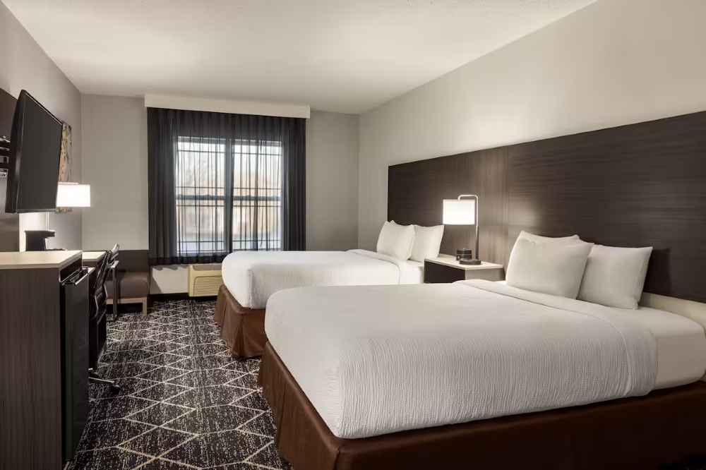 EFFICIENCY, 2 QUEEN BEDS