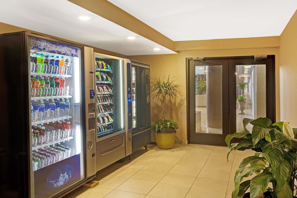 Ramada Plaza Charlotte Airport Hotel and Conference Center 4/30