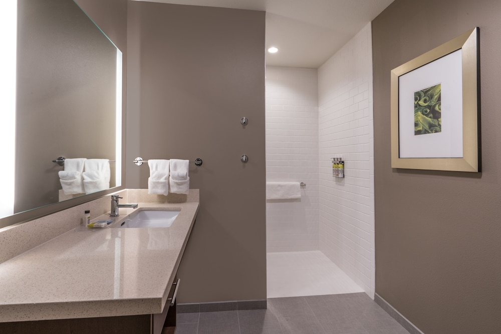 Staybridge Suites Anchorage 12/76