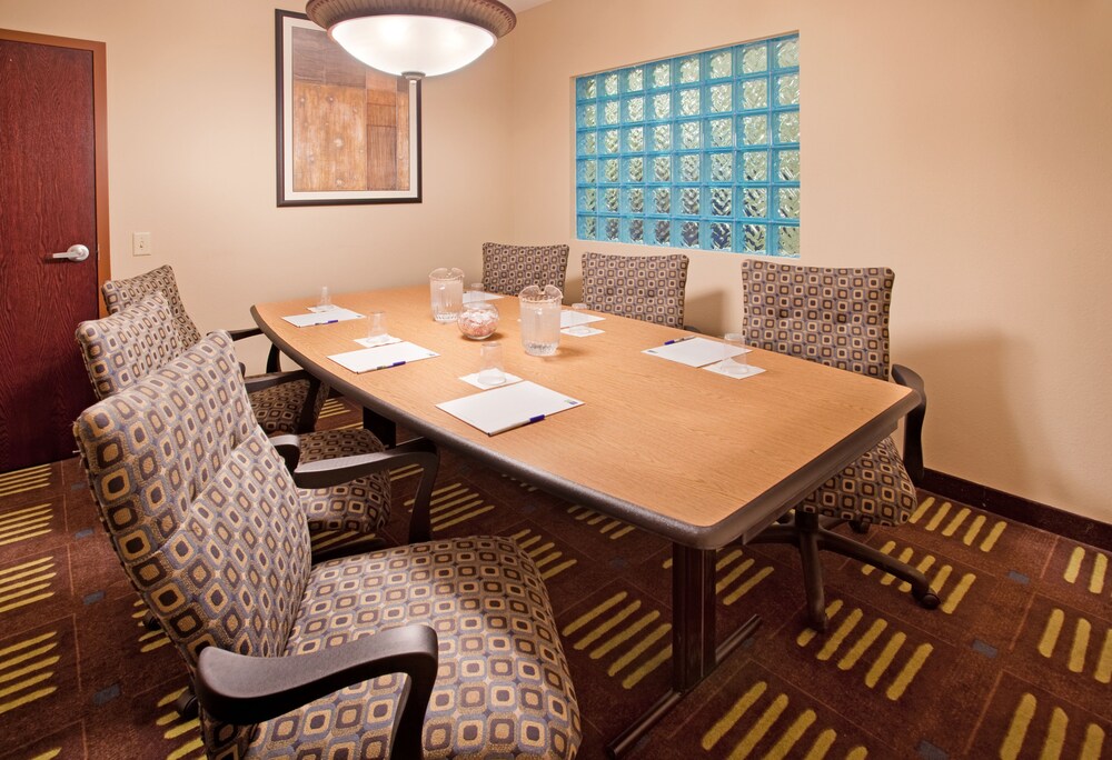 Holiday Inn Express Hotel And Suites St Charles 53/56