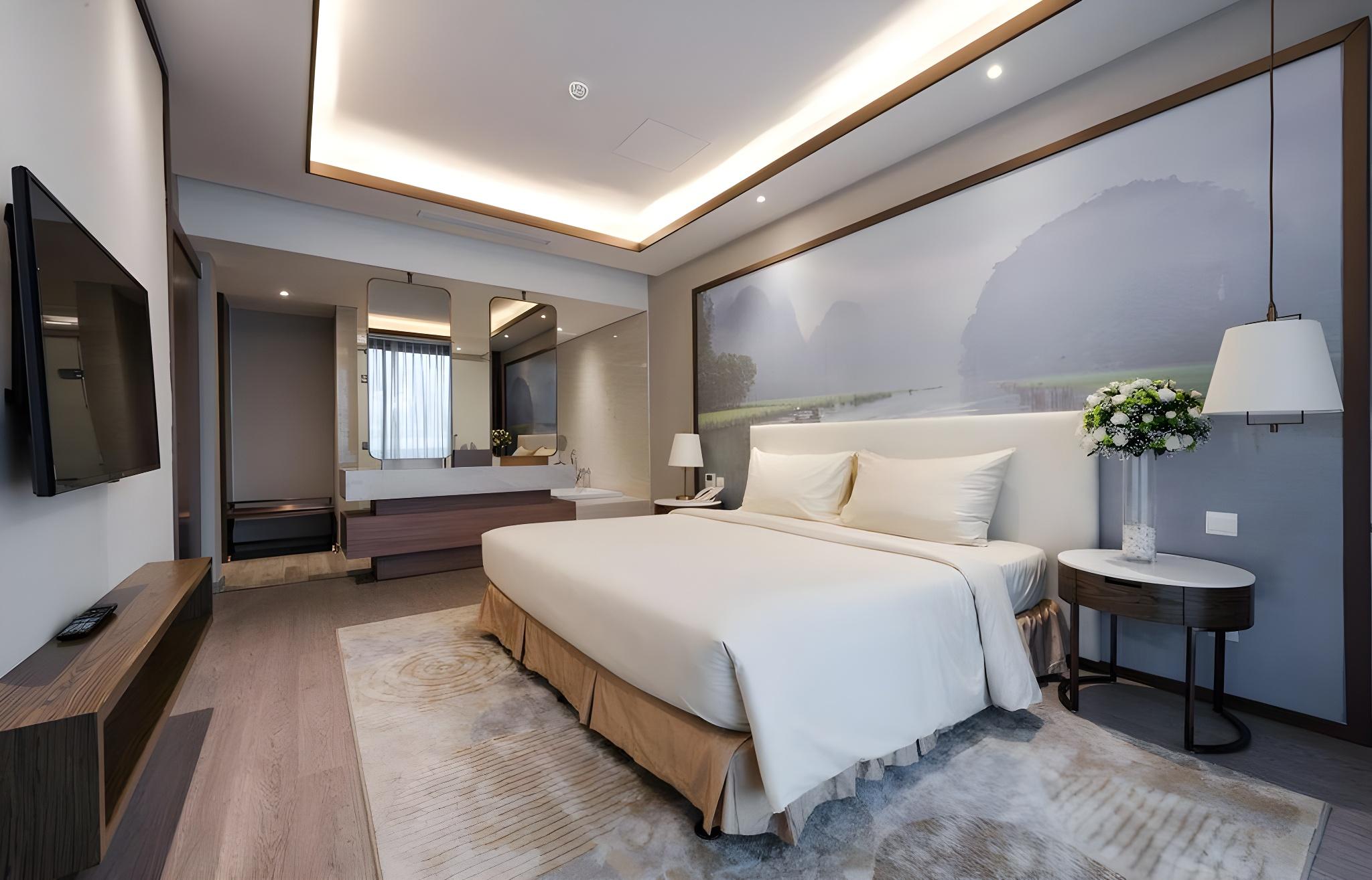 2 Bedrooms, Grand, Suite, 2 Double Beds, Partial Sea View