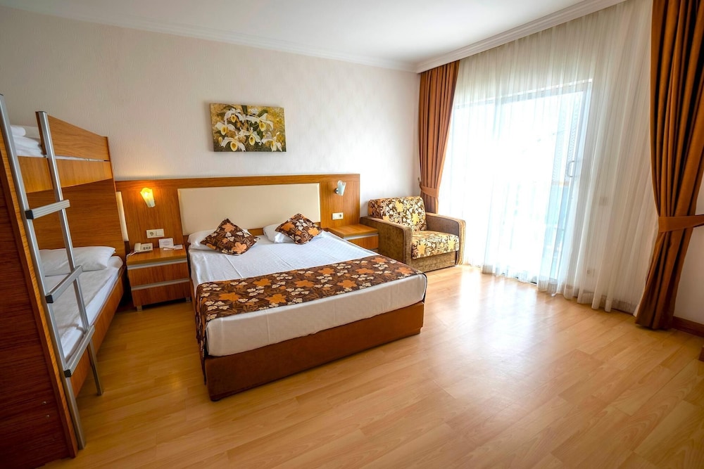 Cenger Beach Resort & Spa 16/50