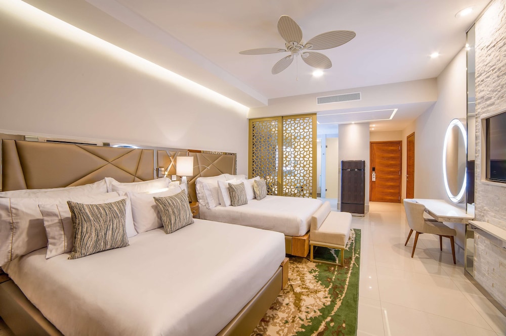 2 BEDROOMS, SUITE, 1 KING AND 2 QUEEN BEDS