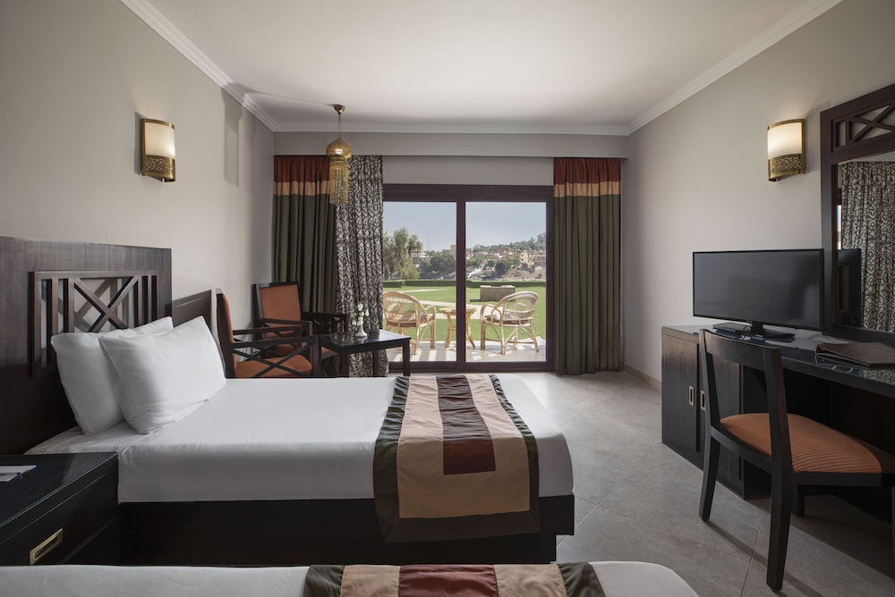 غرفة سوبيريور بسرير كينج بإطلالة على النهر، Pyramisa Island Hotel Aswan 9/10