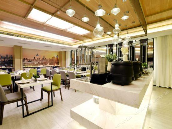 Atour Hotel Wuhan Changqing Road 61/74
