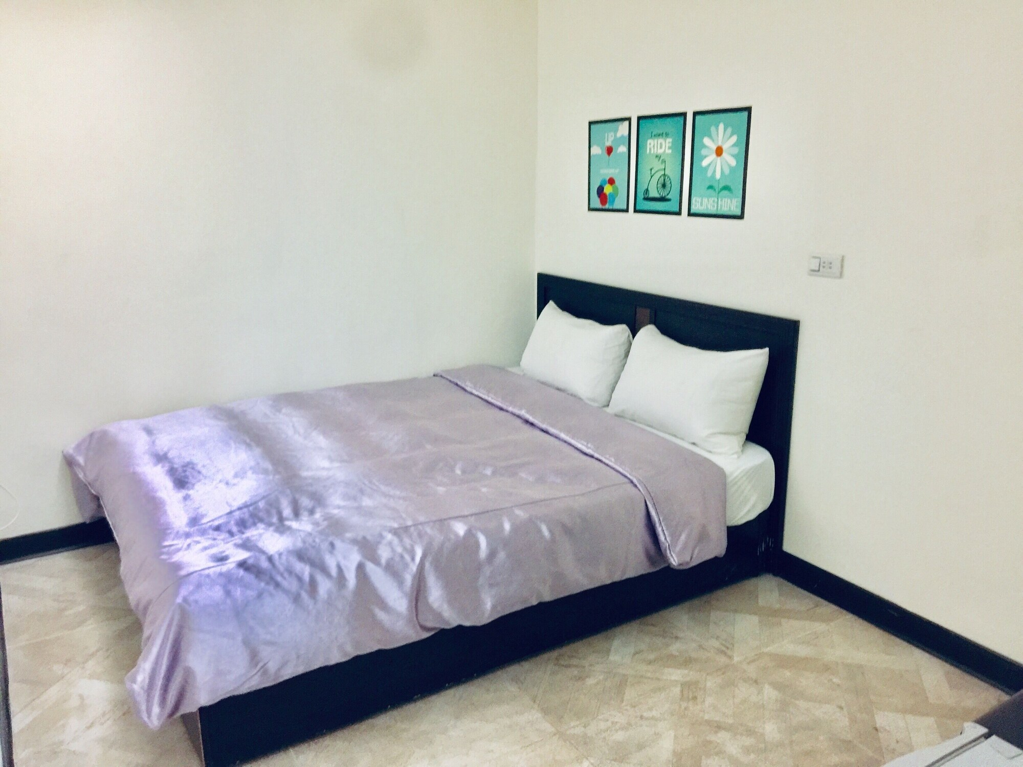 ROOM, DOUBLE BED