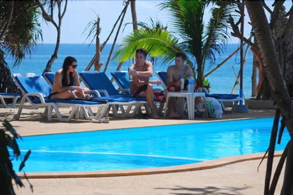 Lanta Nice Beach Resort 66/69