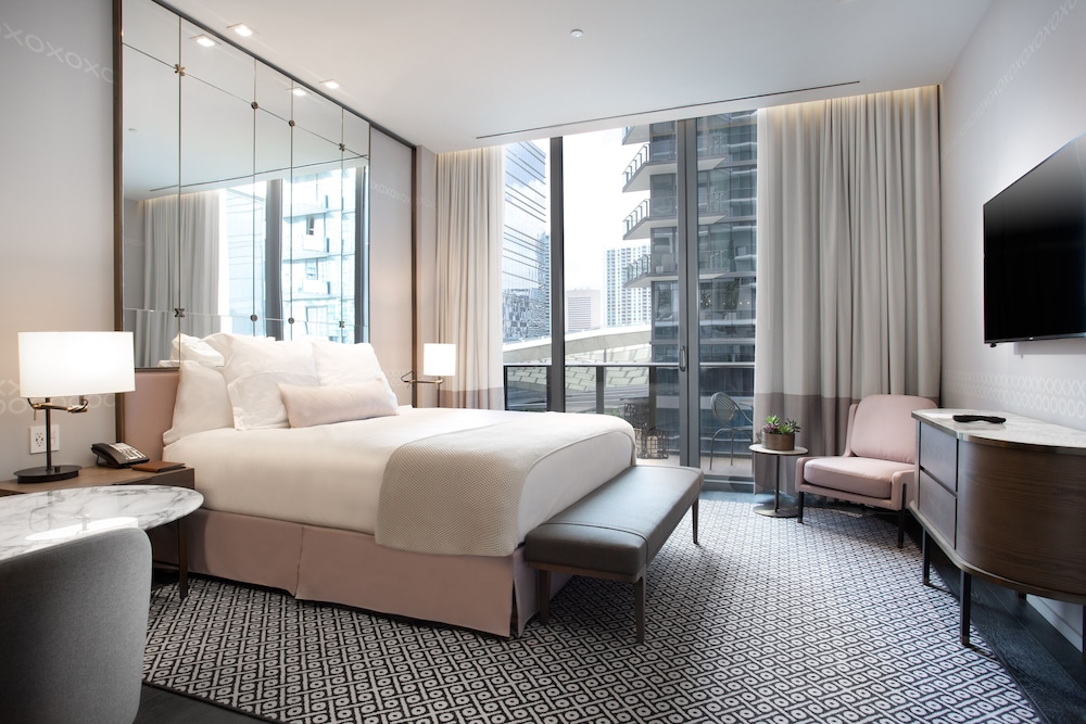 SLS LUX Brickell 25/60
