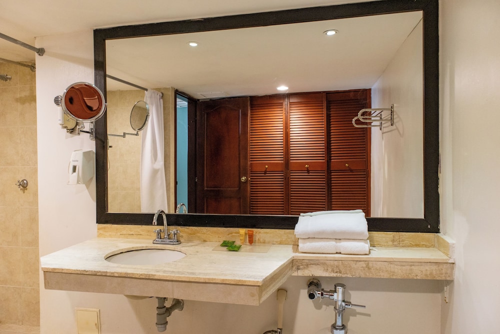 جناح بسرير كينج بغرفة نوم واحدة، Hotel Faranda Express Puerta Del Sol Barranquilla, A Member of Radisson Individuals 7/7