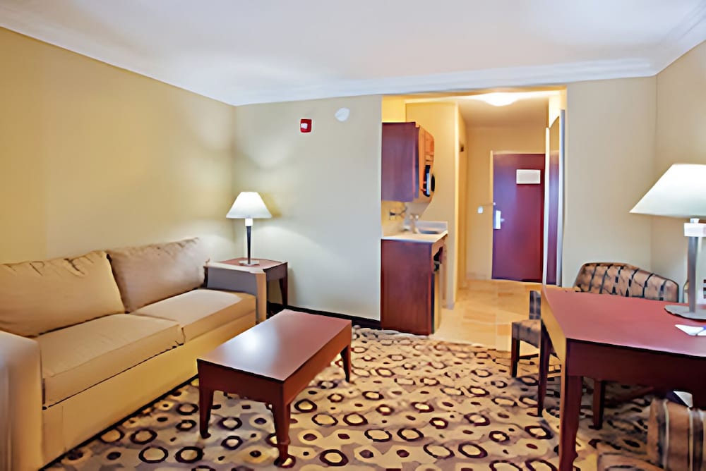 Holiday Inn Express Hotel And Suites Macon West 40/63