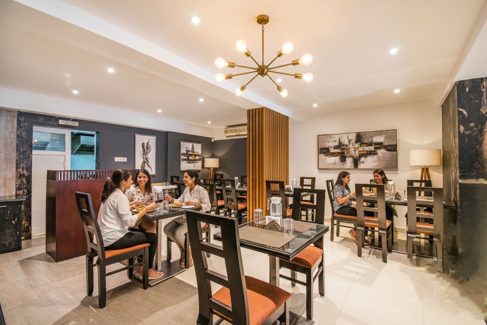 Fabhotel Jansi Deluxe Gandhipuram 30/33