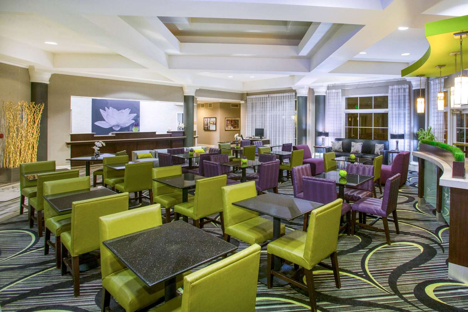 La Quinta Inn Suites St Louis Westport 43/49