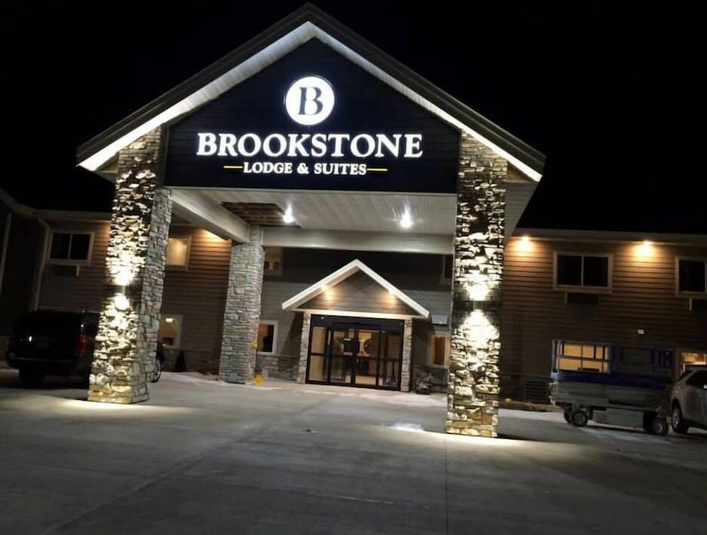Brookstone Lodge Suites 1/35