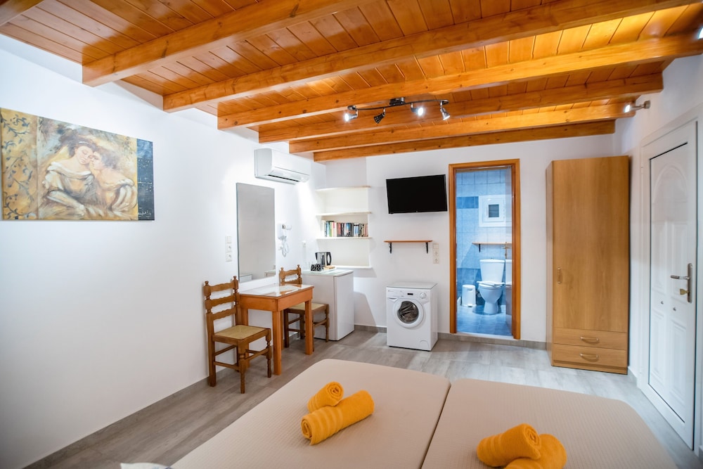 Kontaratos Studios & Apartments 27/50