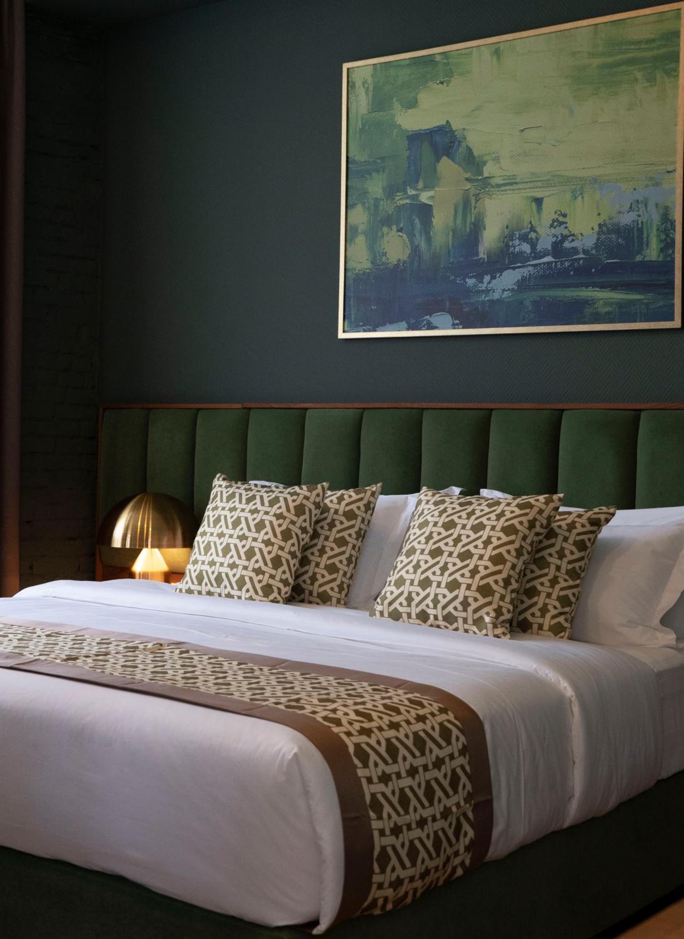 Suite, King Bed, Balcony