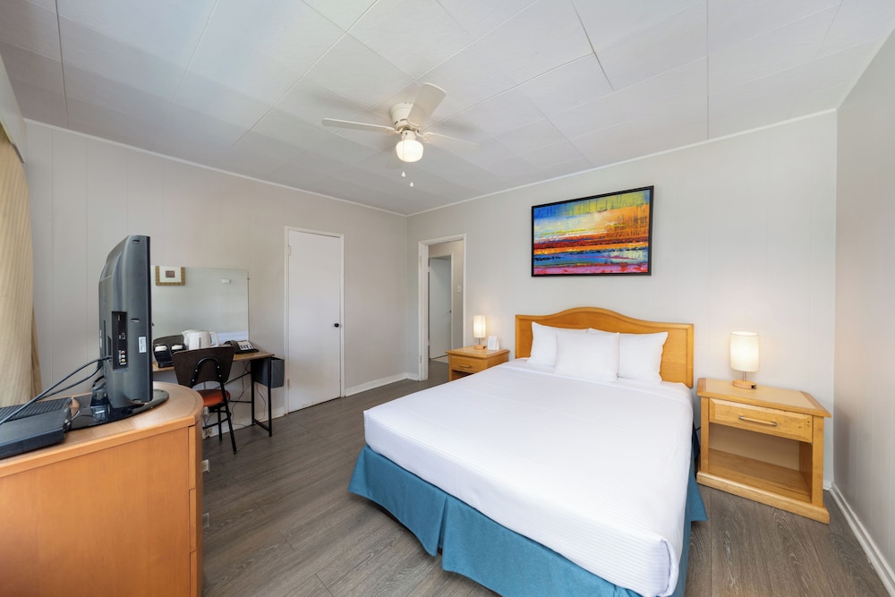 STANDARD, 2 DOUBLE BEDS