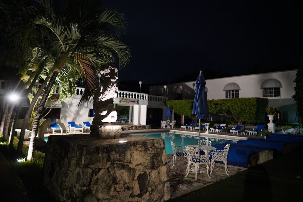 Villablanca Hotel 46/50