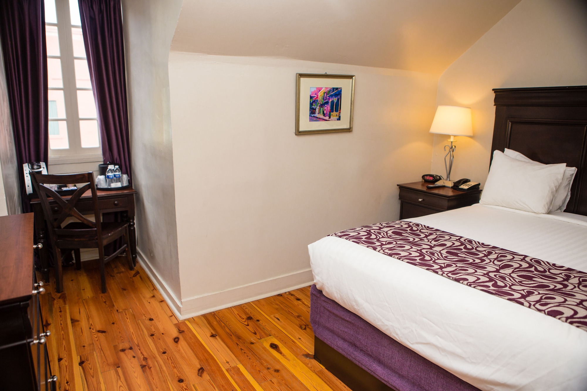 DELUXE, QUEEN BED