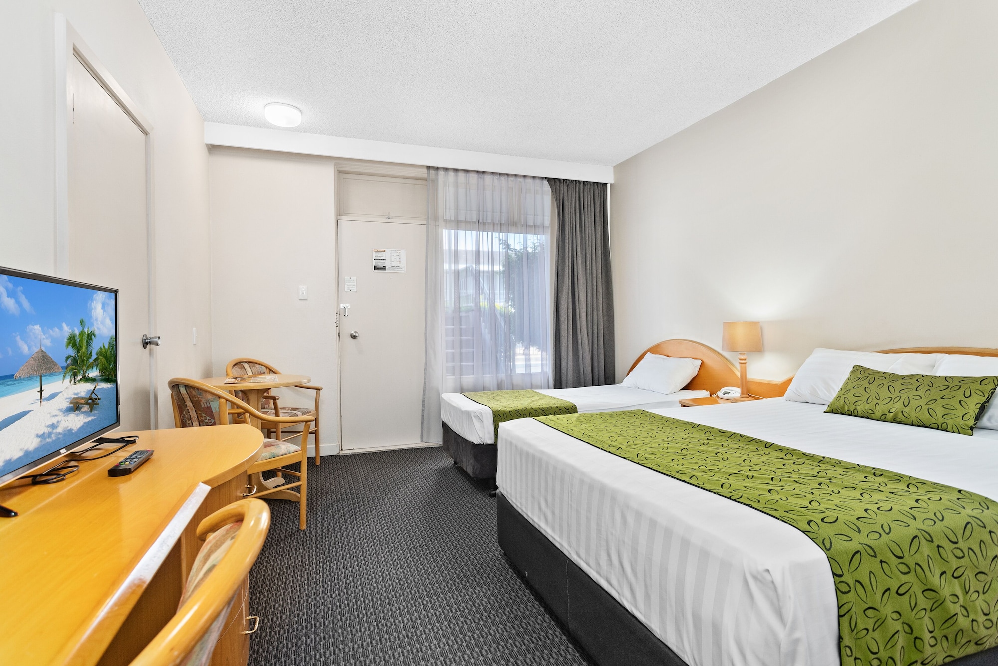 ROOM, TRIPLE, 1 QUEEN AND 1 SINGLE BED