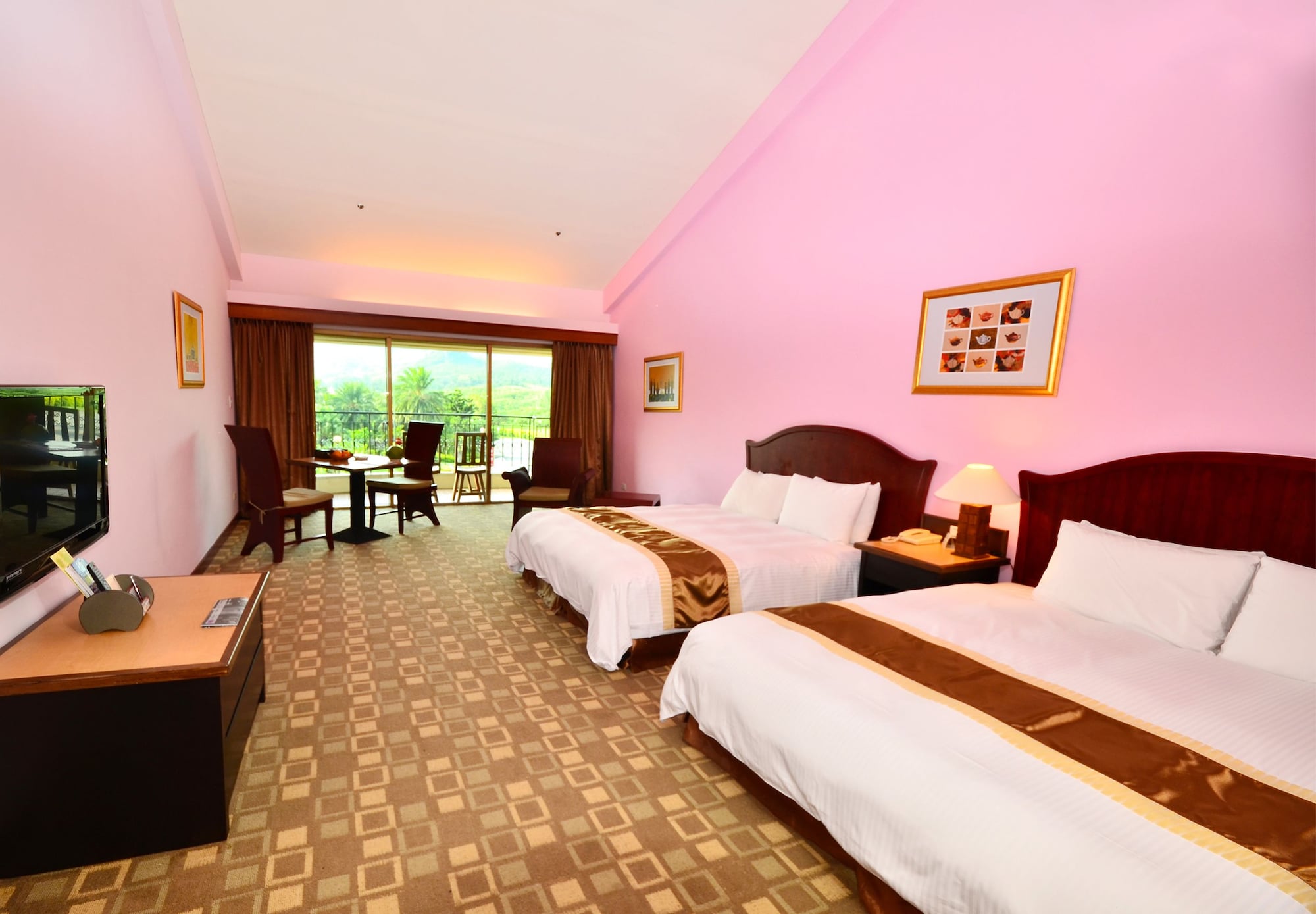 EXCLUSIVE, 2 DOUBLE BEDS