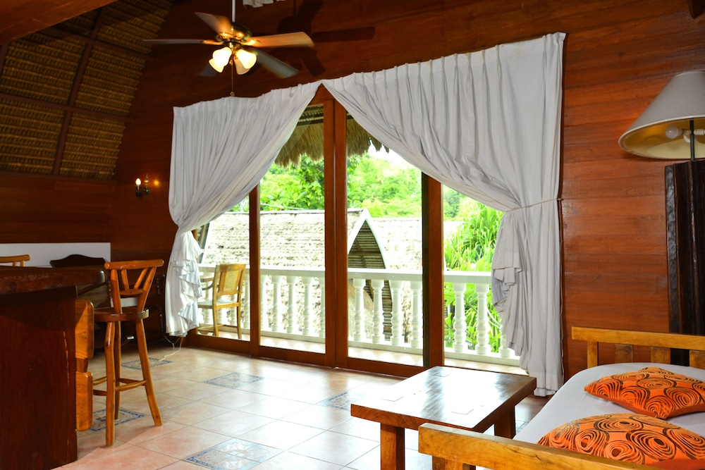 THE SITIO VILLAS AND SUITES 29/34