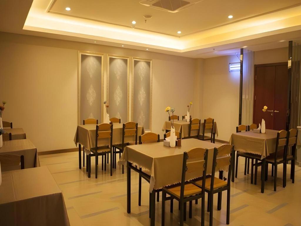 GreenTree Inn Jiansu Nantong Tongzhouwan Huanghe Road Business Hotel 33/41
