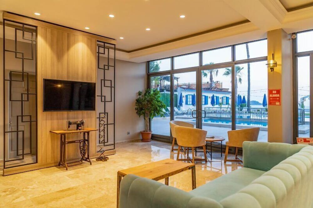 Uras Beach Hotel 25/50