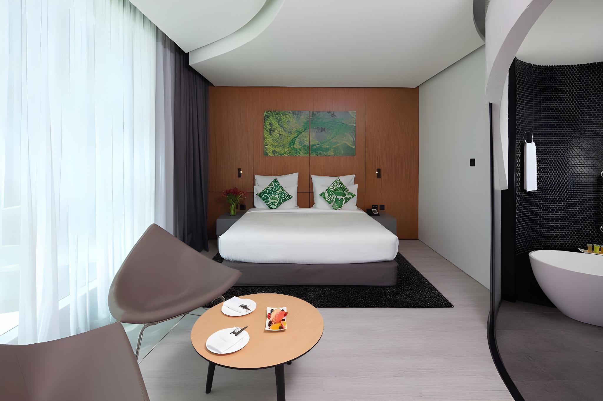 Sky, Suite, Garden View