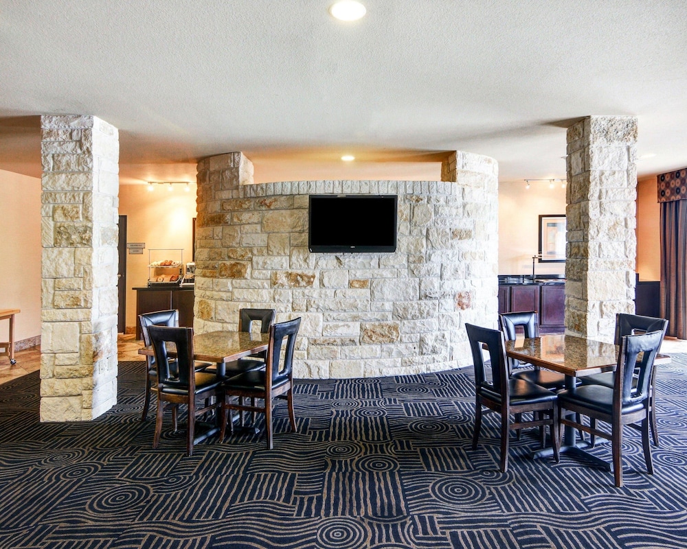 Comfort Suites Arlington - Entertainment District, TX 28/33