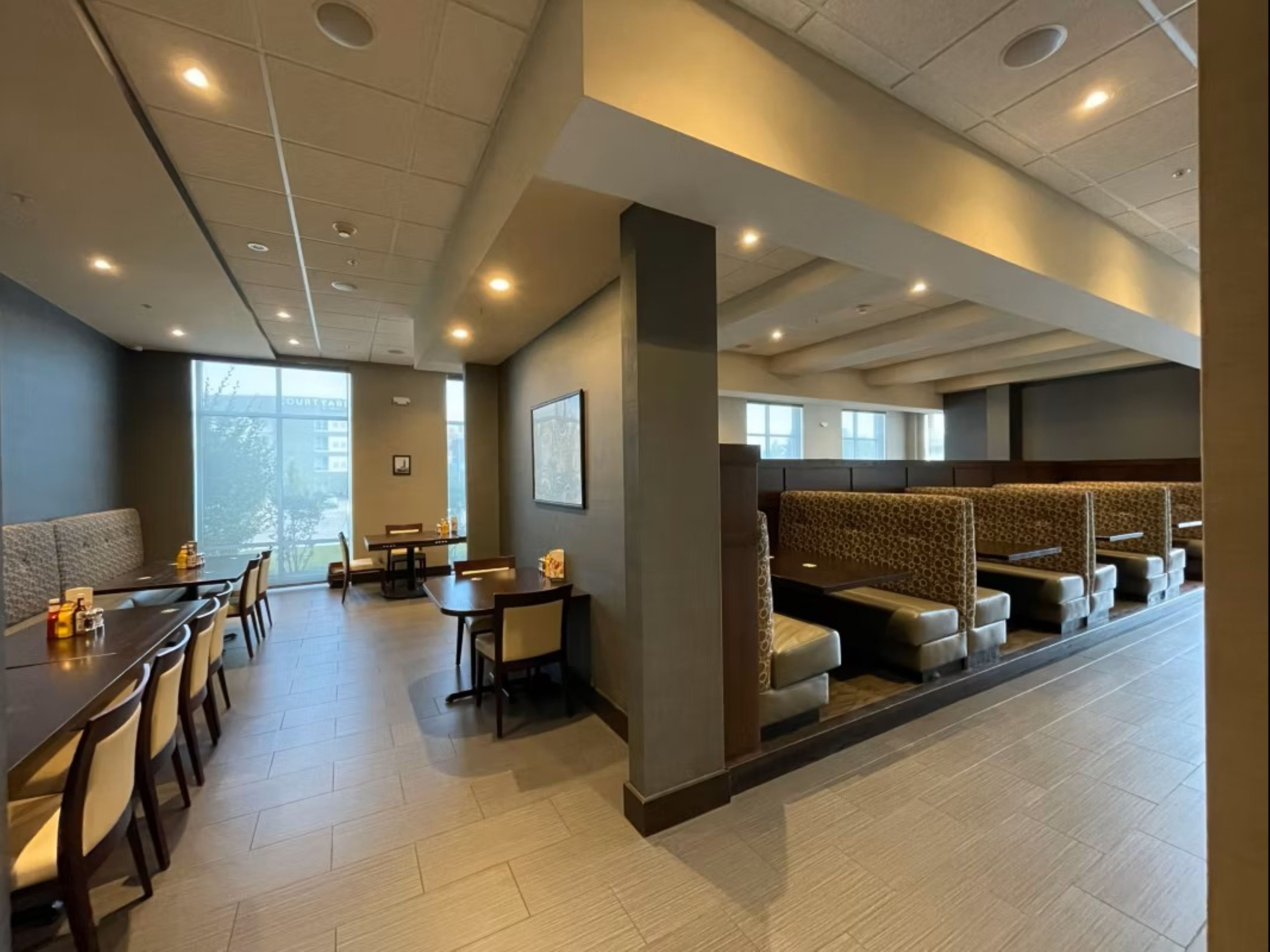 Holiday Inn Hotel Suites Farmington Hills Detroit Nw 9/50