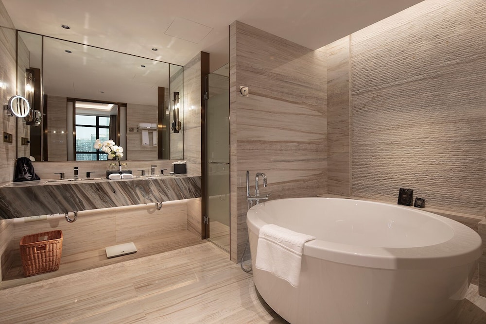 جناح غراند تنفيذي بسرير كينج، Howard Johnson by Wyndham Jimei Lake Plaza Xiamen 2/2