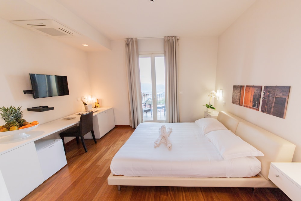 ALBERGO LA CASTELLANA 10/26