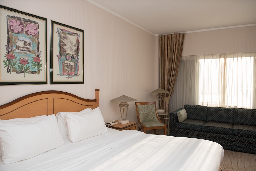 DELUXE, KING BED