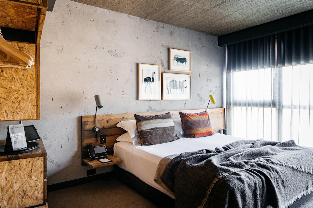 Horizon, King Bed