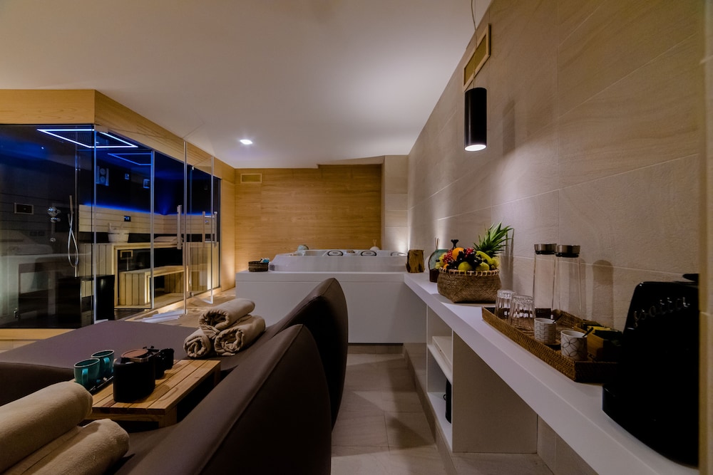 Cumeja Beach Club Hotel 32/52