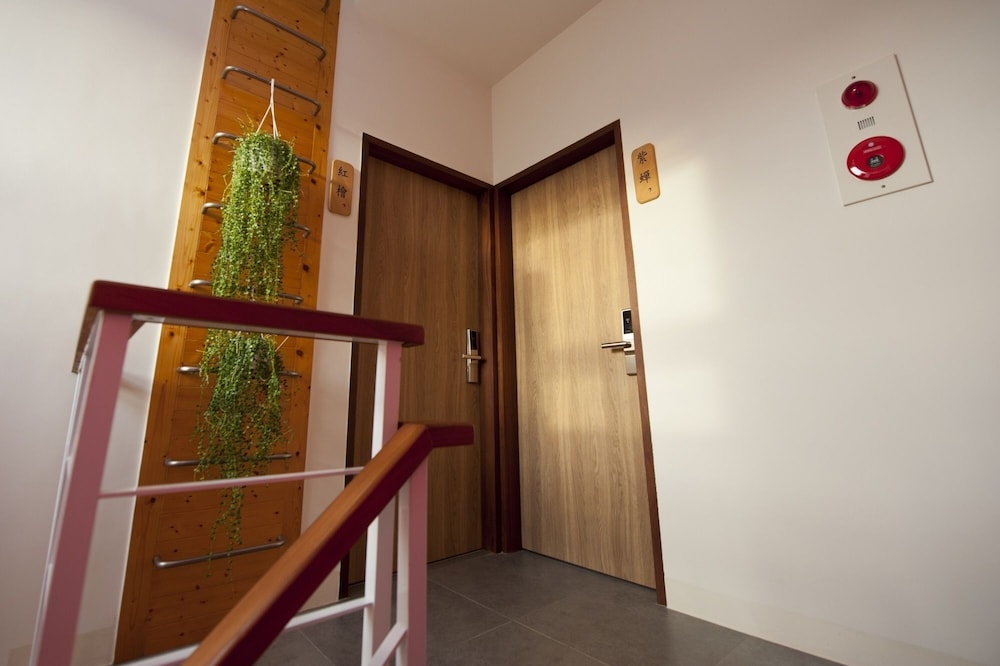 The Tree Bed and Breakfast 36/71