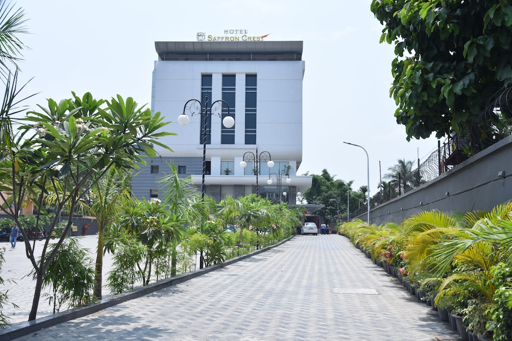 Hotel Saffron Crest 3/40