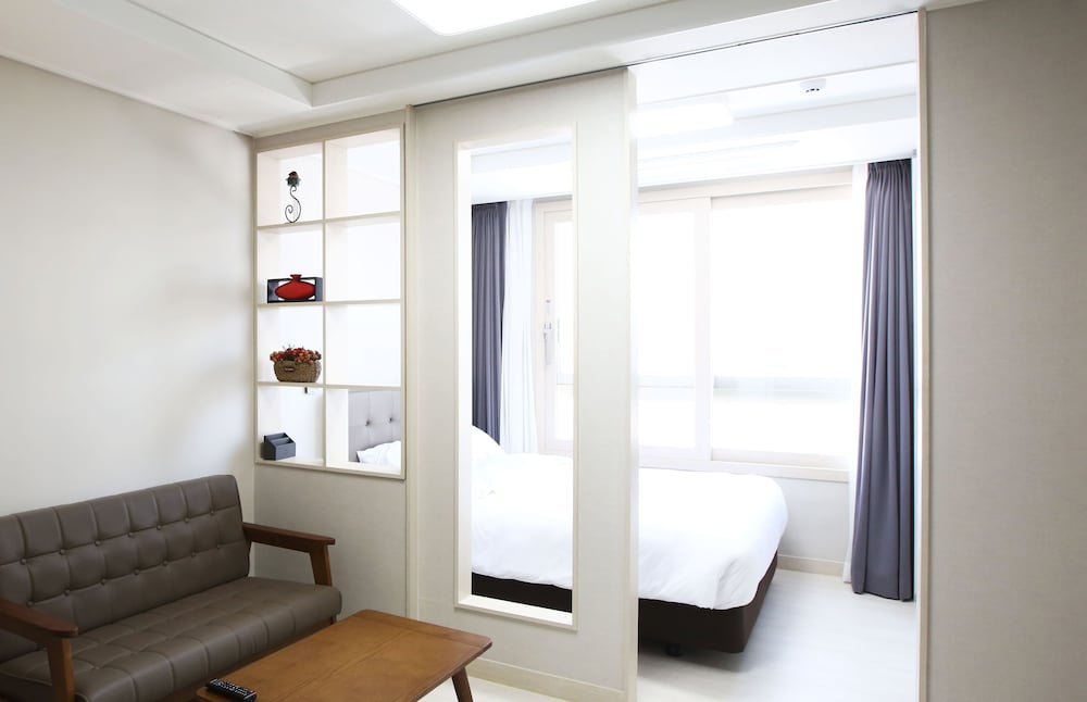 AM HOTEL 32/44
