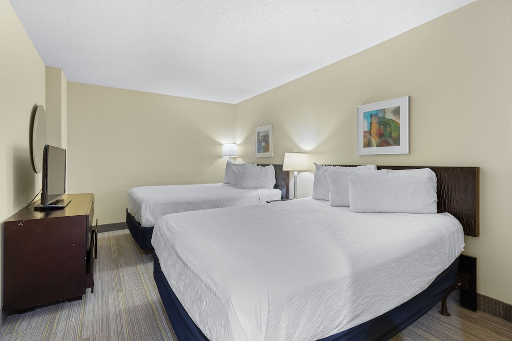 2 BEDROOMS, CONDO, STANDARD, OCEAN FRONT