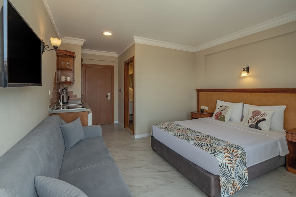 Rosy Suites Hotel 9/50