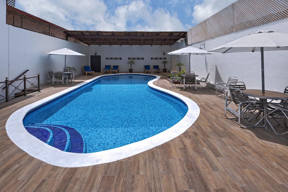 Hotel Del Patio 53/62