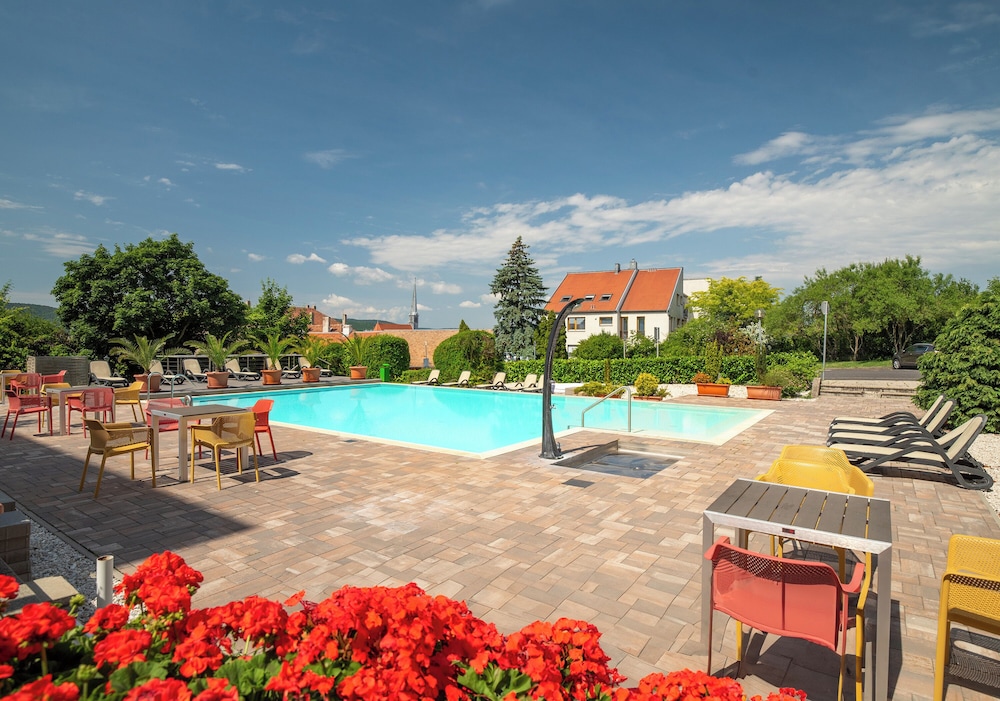 Hotel Sopron 70/73
