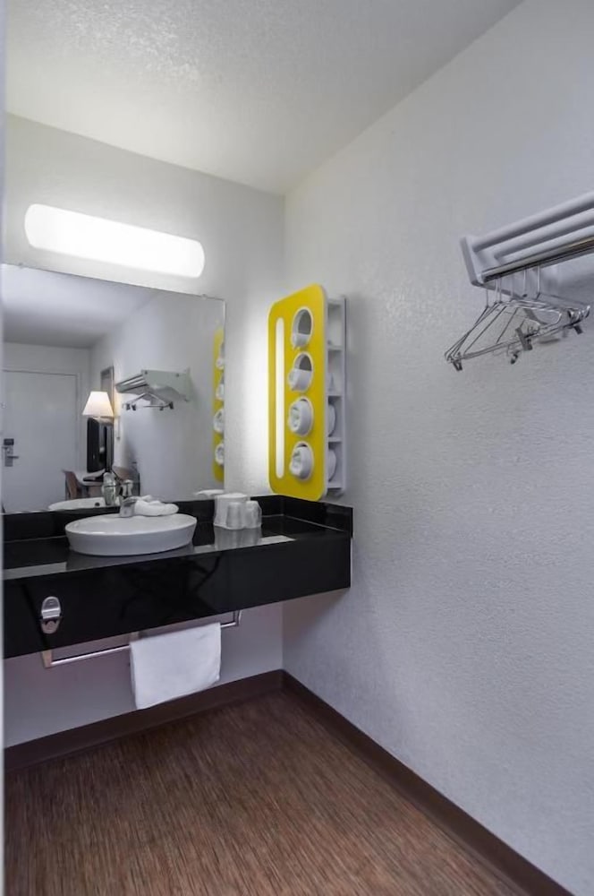 Motel6 Bellmead, TX - Waco 17/57
