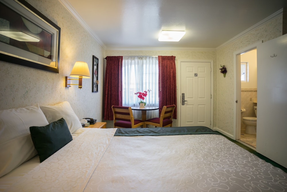 Travelers Inn 25/41